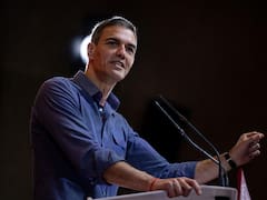 Pedro Sánchez inicia sus vacaciones en plena ola de migrantes ilegales | Feijóo carga contra el Gobierno y Felipe VI pide que estos hechos “no vuelvan a repetirse”