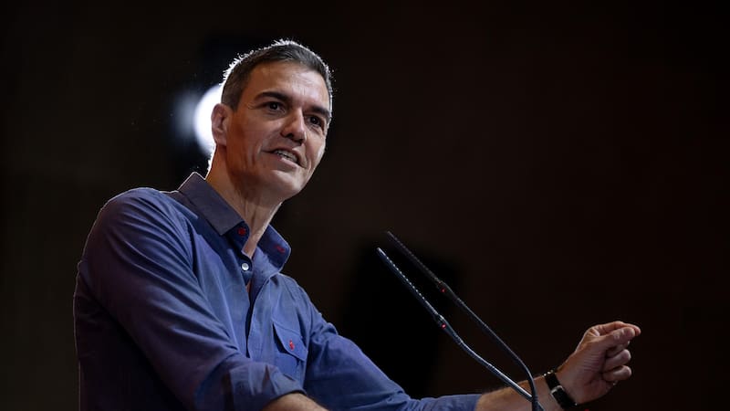 El presidente del Gobierno y secretario general del PSOE, Pedro Sánchez, durante su participación en la clausura del 27ª Congreso de JSE, este domingo en Madrid.