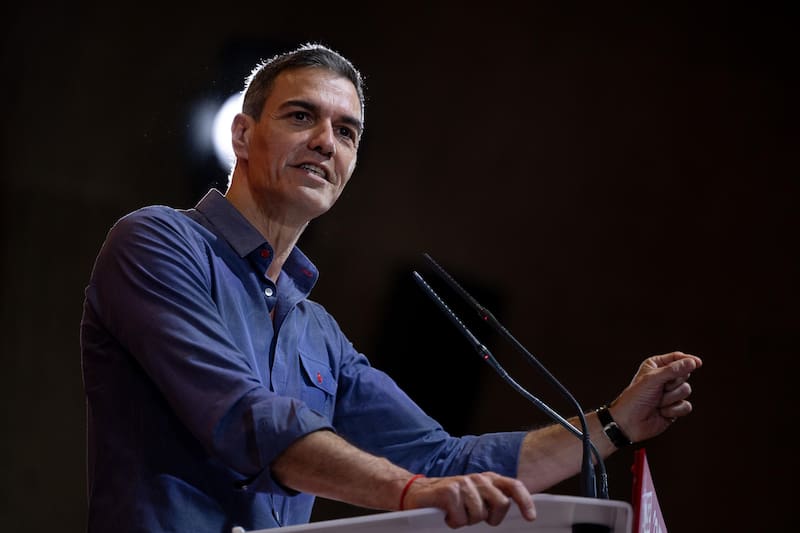 El presidente del Gobierno y secretario general del PSOE, Pedro Sánchez, durante su participación en la clausura del 27ª Congreso de JSE, este domingo en Madrid.