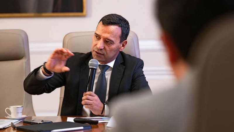 El ministro Sánchez reafirmó que la Fuerza Pública acatará la Constitución durante el proceso de transición.