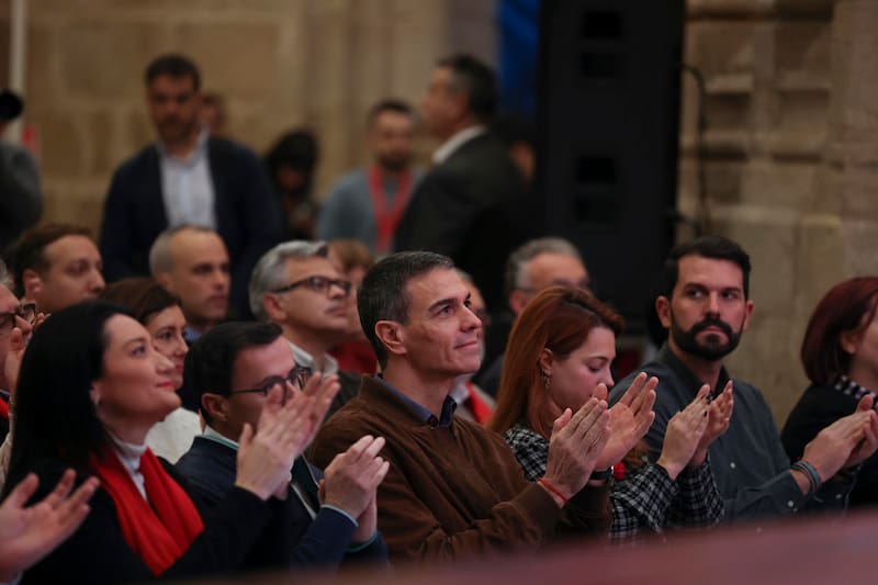 Sánchez asegura que el PSOE actúa con "contundencia" contra la corrupción y el acoso.