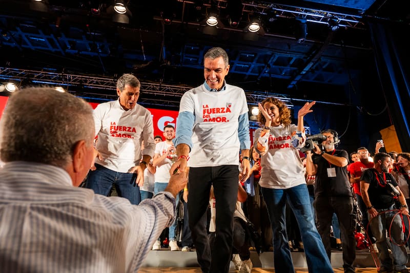 Andalucía, la comunidad que más diputados elige, se convierte en un escenario clave de la campaña.