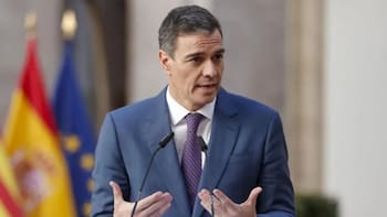 Pedro Sánchez presiona al PSOE extremeño para frenar a la ultraderecha
