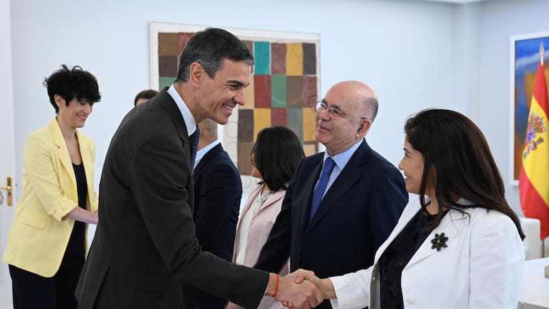 Pedro Sánchez se reúne en la Moncloa con entidades y inmigrantes. (Fuente: EFE)