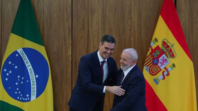 Sánchez y sus socios de izquierda ven en el resultado brasileño una señal de que todavía es posible revertir las previsiones electorales.