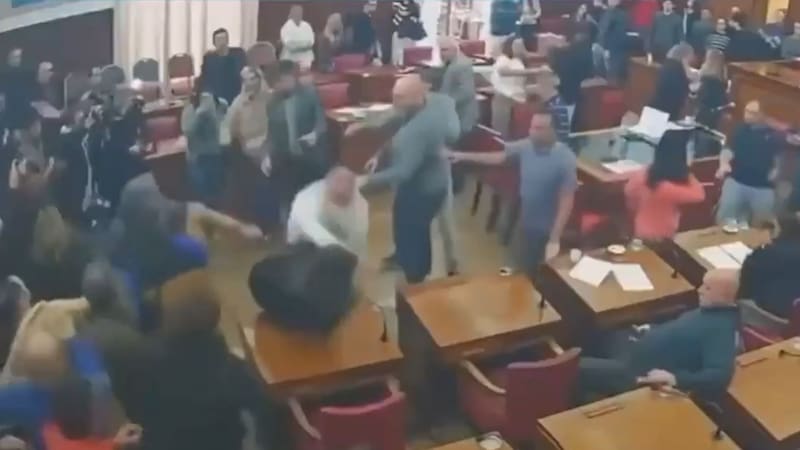 Mar del Plata: taxistas y remiseros se cruzaron a golpes con choferes de aplicaciones.