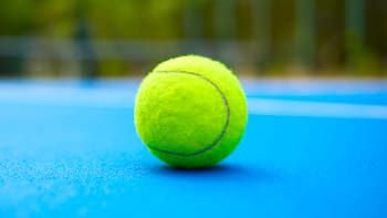 Por qué las pelotas de tenis son amarillas: no es estética, sino una decisión de 1972 que funcionó y se mantiene hasta el día de hoy