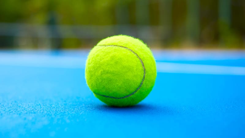 Wimbledon no adoptó las pelotas amarillas hasta 1986.