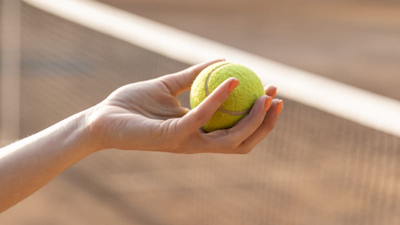 La pelota de tenis amarilla se incorporó al reglamento en 1972.