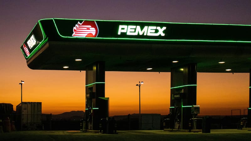 BlackRock saluda la labor del gobierno de respaldar la deuda de Pemex.