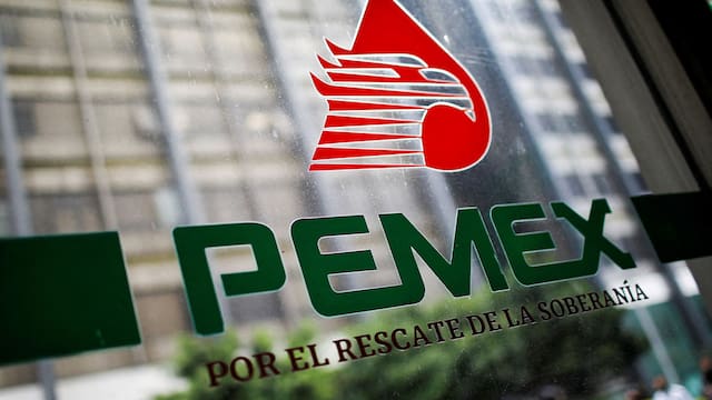 Bajón de 100 mil barriles diarios lleva al Pemex de Sheinbaum a alejarse de la meta de producción en 2025