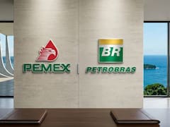El salvavidas de Pemex: La alianza que busca con Petrobras para rescatar el petróleo que México no puede sacar