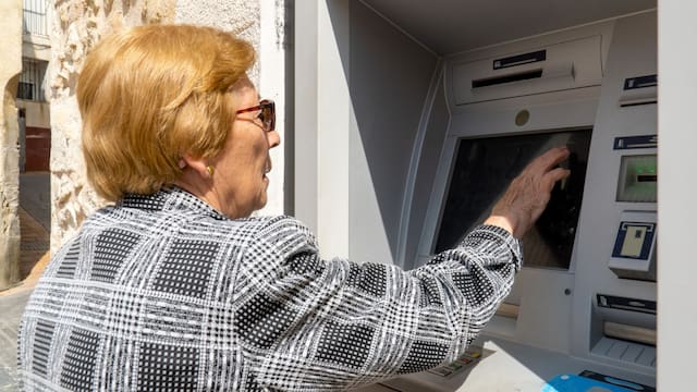 Cambia el calendario de las pensiones por el feriado de noviembre: así serán las fechas de pago este mes