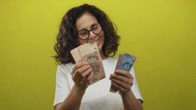 La Secretaría del Bienestar acaba de confirmar el pago de 9,580 pesos y los mexicanos que cumplan esta condición lo recibirán directo en su cuenta bancarias