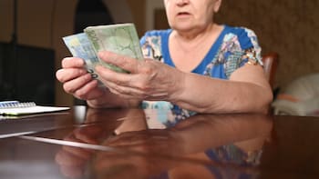 Quienes cobren pensiones tendrán derecho a una paga extra en 2026: requisitos para recibir esta ayuda