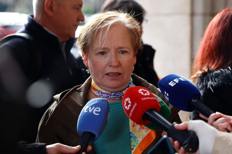 La secretaria general del sector ferroviario en CCOO, Pepa Páez a su llegada este lunes al Ministerio de Transportes.