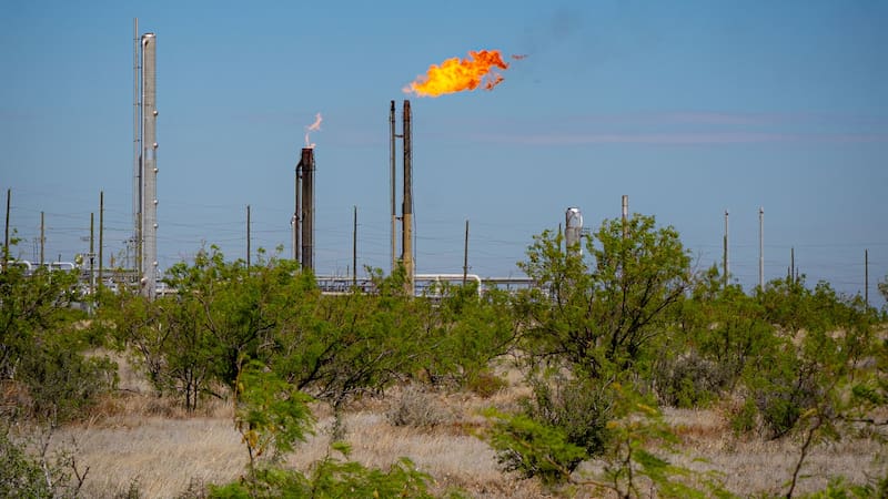 Buena parte del gas de Texas, particularmente el de la Cuenca Pérmica, es gas asociado. Una alternativa a no venderlo a México es quemar excedentes con costos adicionales.