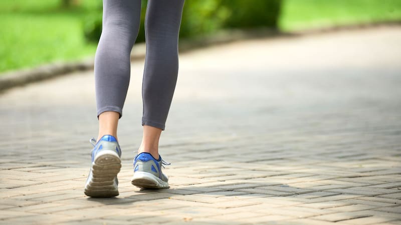 Incorporar una rutina de caminatas diarias puede mejorar el metabolismo, ayudar a quemar calorías y favorecer una vida más saludable, según expertos en salud y actividad física.