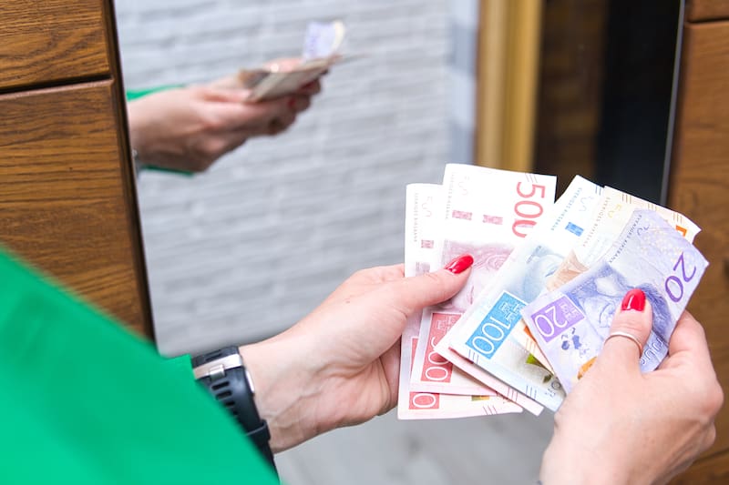 Los salarios y las condiciones laborales en Suecia se encuentran entre los principales atractivos para quienes evalúan emigrar y postularse a las vacantes disponibles.