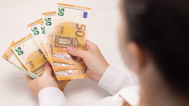 Confirmado por el BOE: miles de trabajadores verán en su nómina una nueva deducción de hasta 340 euros