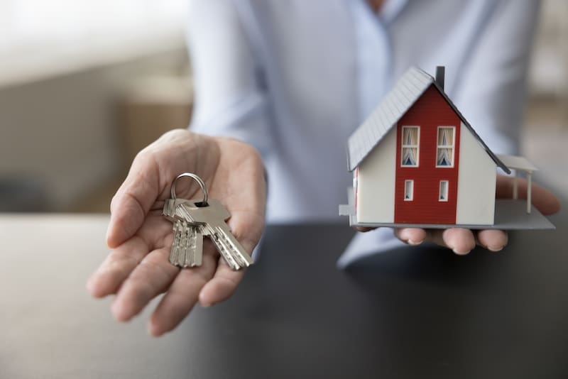 ¿Qué proponen PSOE, Sumar y Vox para la vivienda pública y el mercado inmobiliario?
