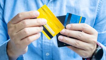 El verdadero motivo por el cual es un error usar la tarjeta de crédito para pagar la compra del supermercado