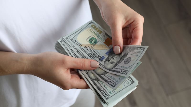 Multarán a quienes tengan dólares en su casa y no cumplan con esta condición obligatoria.