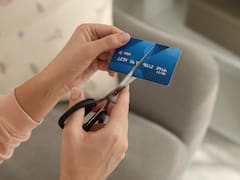 El SAT lanzó una advertencia a clientes de BBVA, Santander y Banamex: habrá consecuencias para quienes presten su tarjeta de crédito a familiares y amigos