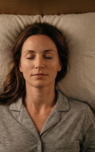 Dormir boca arriba o de costado: cuál es la forma correcta y por qué expertos en sueño recomiendan hacerlo de esta manera