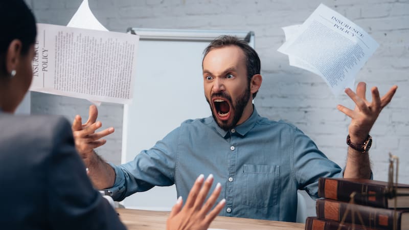 Qué ocurre cuando un hijo no reconocido impugna una herencia en España, qué dice la ley sobre la filiación y qué pasos deben seguir los herederos para evitar conflictos y bloqueos patrimoniales.