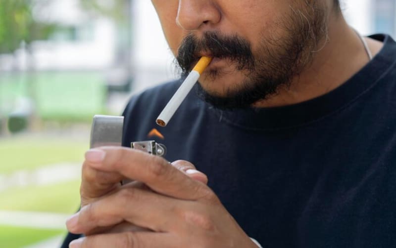 El humo en zonas comunes puede considerarse molesto o insalubre, según la Ley de Propiedad Horizontal.