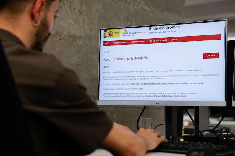 La solicitud de regularización puede realizarse por vía telemática desde el primer día de entrada en vigor del decreto.