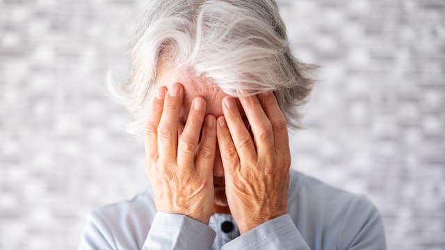 La psicología explica por qué las personas más buenas terminan solas: no es que no tengan a nadie con quien hablar, es que no tienen a nadie que las busque a ellas