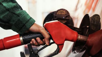 Alerta conductores: cambian todas las estaciones de servicio y ahora los usuarios verán quienes están cobrando caro o barato combustible