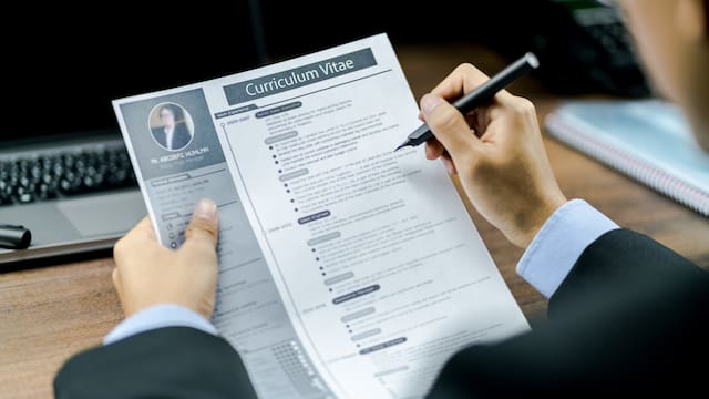 Trabajar en el Estado | El Gobierno aprueba la apertura de más de 27.000 plazas de empleo público: quiénes podrán aplicar