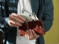 Asistencia de 525 euros para todos los jubilados en situación vulnerable: ¿cómo solicitarla y cuáles son los requisitos?