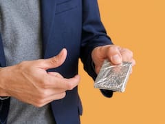 Atención | Envolver las tarjetas de débito y crédito en papel aluminio: para qué sirve y por qué lo recomiendan