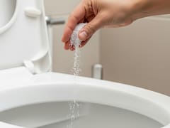 Pocos lo saben: por qué hay que tirar sal en el inodoro y cada cuánto hacerlo