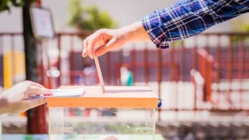 Elecciones en Andalucía: los sondeos revelan que el PP está al borde de la mayoría absoluta y el PSOE tendrá un mal resultado