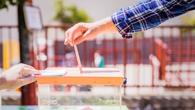 Elecciones en Andalucía: los sondeos revelan que el PP está al borde de la mayoría absoluta y el PSOE tendrá un mal resultado