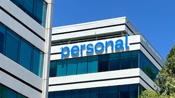 Telecom cerró el trimestre mejor posicionada para encarar la venta de activos tras la integración de Telefónica
