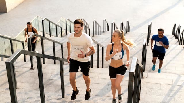 Ni correr, ni andar en bici | El deporte que te hará lucir hasta de diez años menos: cuida el cerebro, las articulaciones y la masa muscular