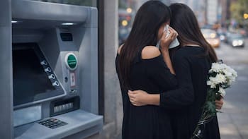 El BdE advierte a los titulares de una cuenta bancaria conjunta que si uno fallece el otro no podrá sacar dinero