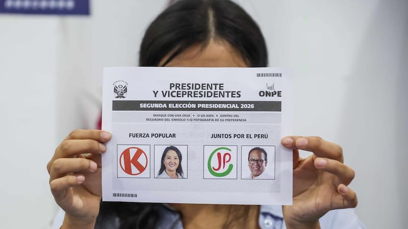 La vocera del JNE, Grecia Rentería, explicó a los medios que la demora obedece a un nuevo proceso obligatorio de recuento de votos.