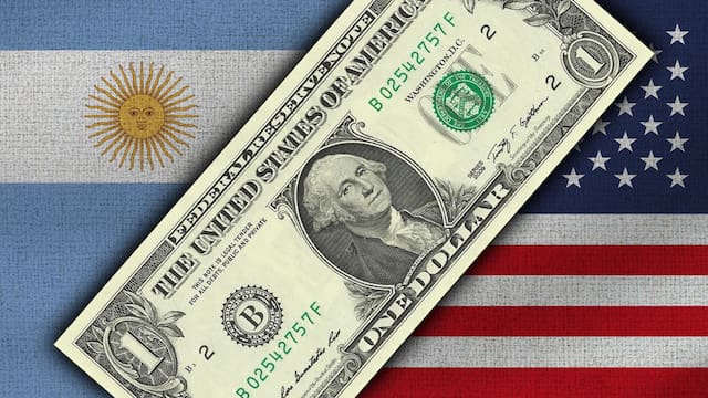 Por qué cierran cuentas bancarias a argentinos en Estados Unidos