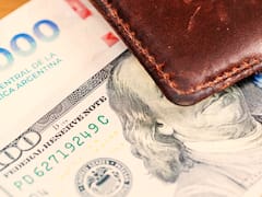 Tasas en pesos más bajas y bonos en dólares más altos: ¿comienza la rotación de carteras?