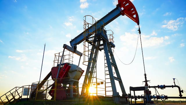 El petróleo se desploma a la espera de un acuerdo entre EE.UU. e Irán