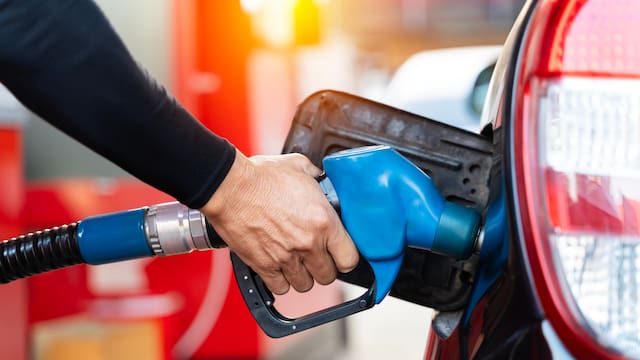 Precio del combustible HOY domingo 2 de agosto: ¿cuánto sale el litro de gasolina y el del gasóleo?