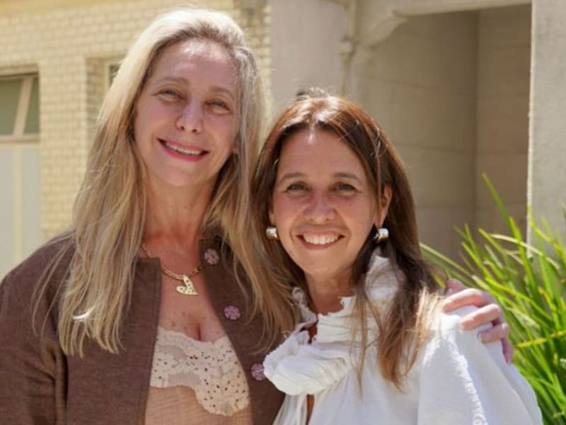 Pilar Ramírez junto a Karina Milei.