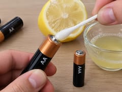 Pasar un hisopo con limón por las pilas AA y AAA: por qué lo recomiendan y para qué sirve